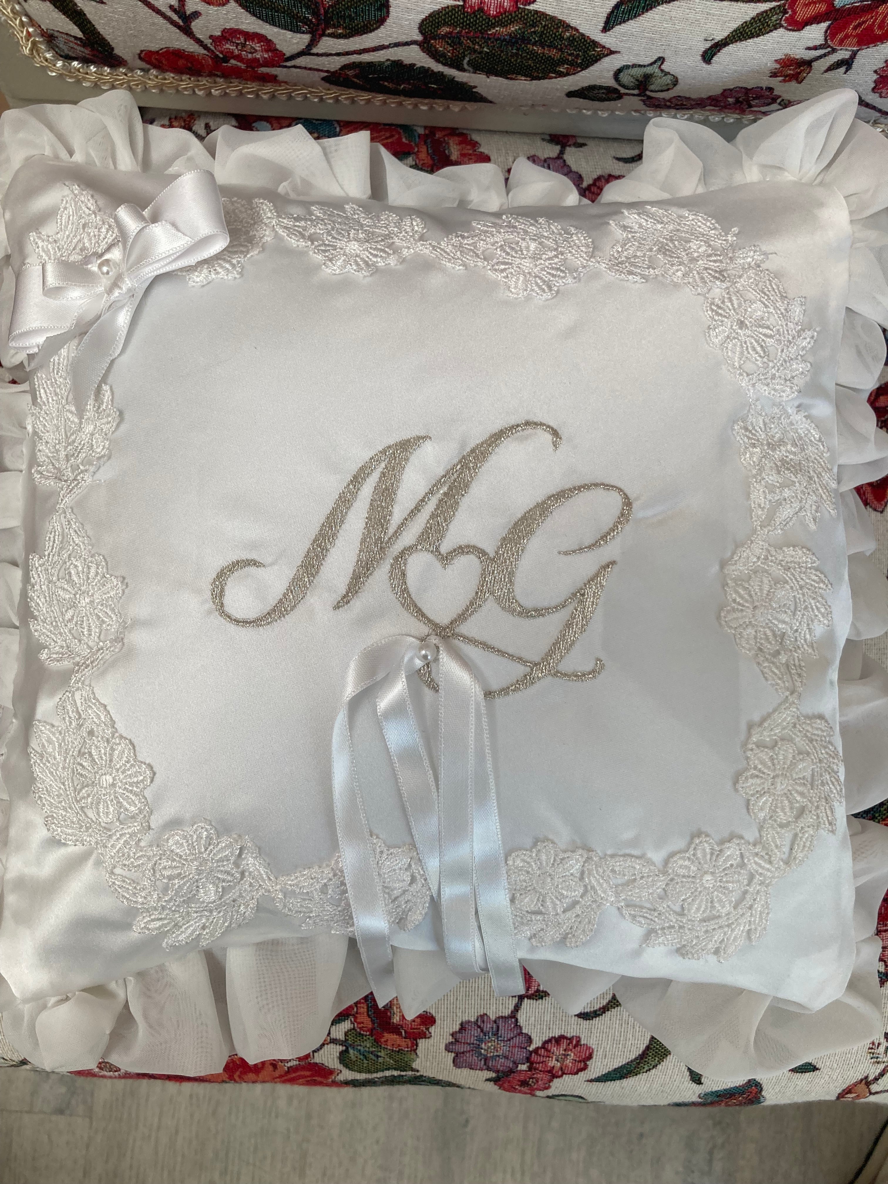 Cuscino Nuziale Portafedi Personalizzato in Seta, Raso e Tulle