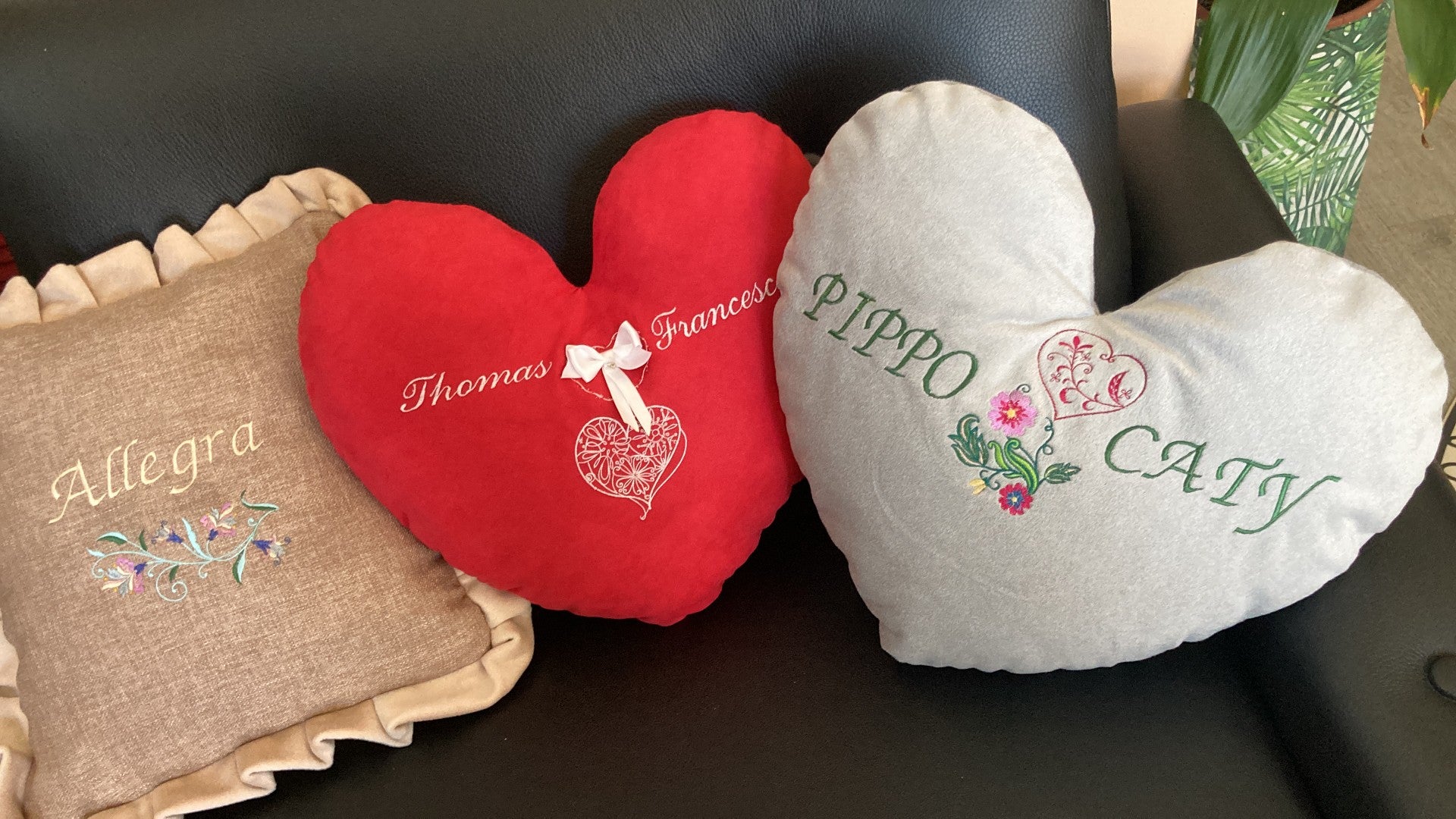 Cuscino Personalizzato a Cuore con Nomi Ricamati